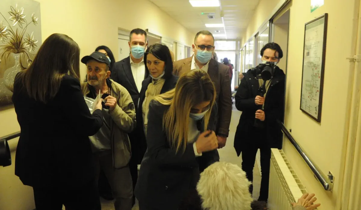 3b08d6916-0ea2-4b82-a30b-5e09b54c9a46