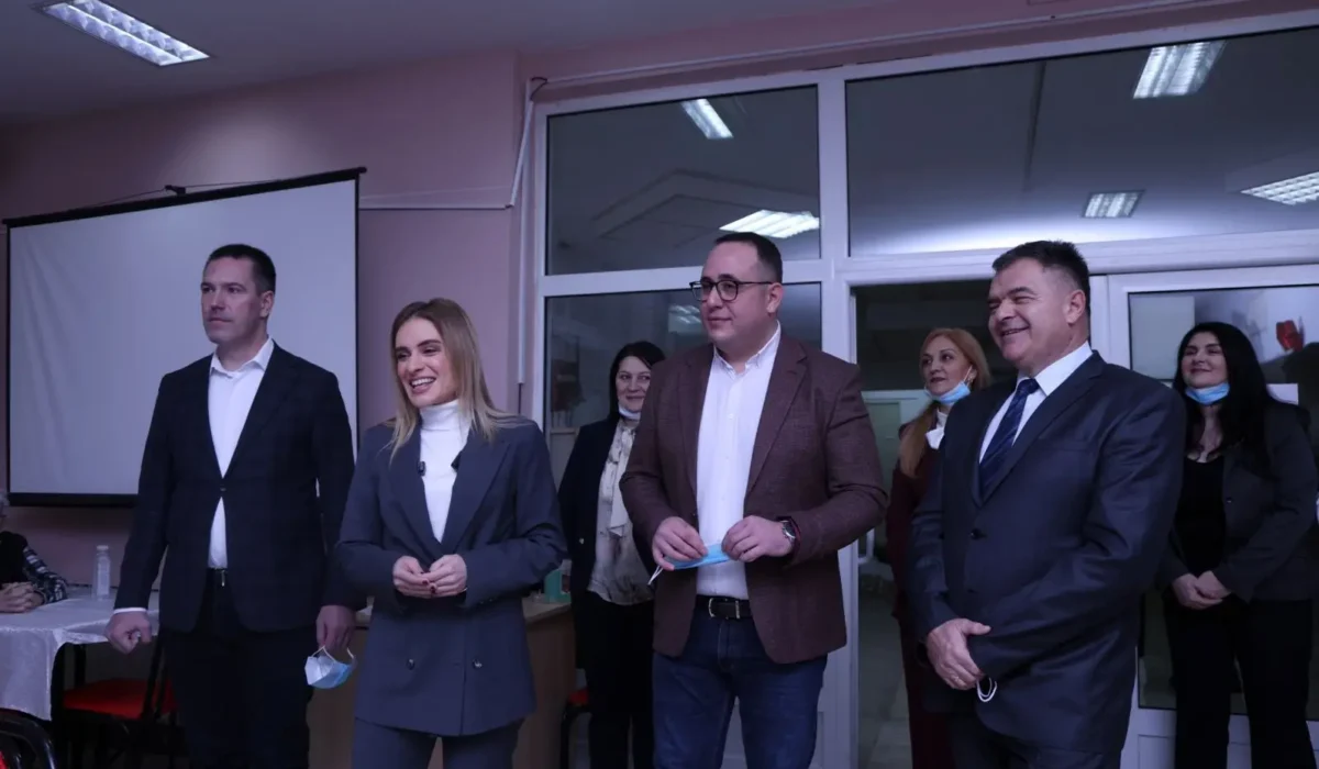 44eb7ab36-7492-47d6-8a34-258eb0dc549e