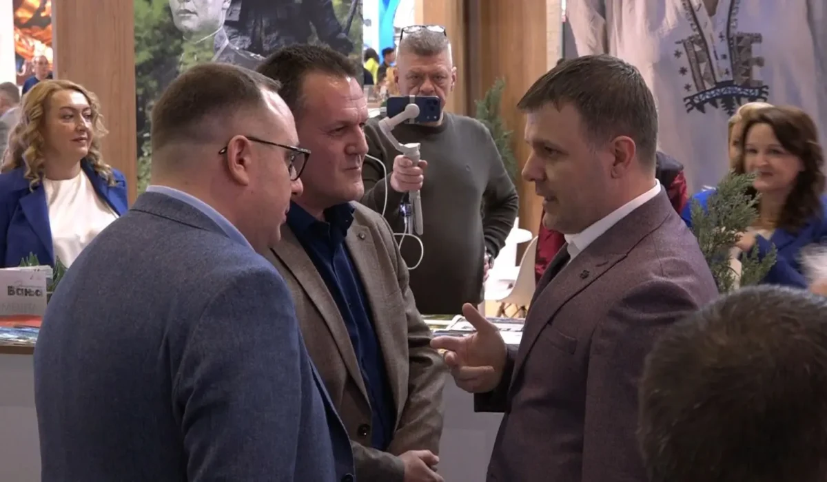 46b0f8bee-91c7-4d97-9be7-de368e192353