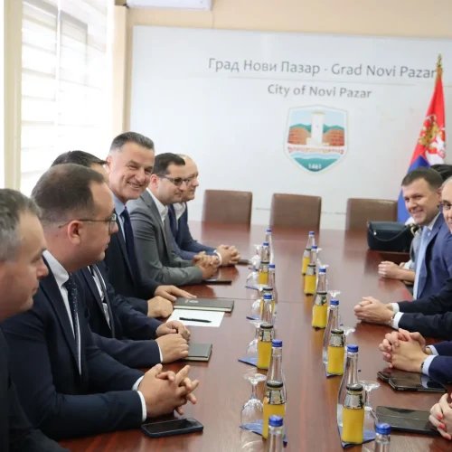 Премијер Ђуро Мацут у радној посети Рашком управном округу